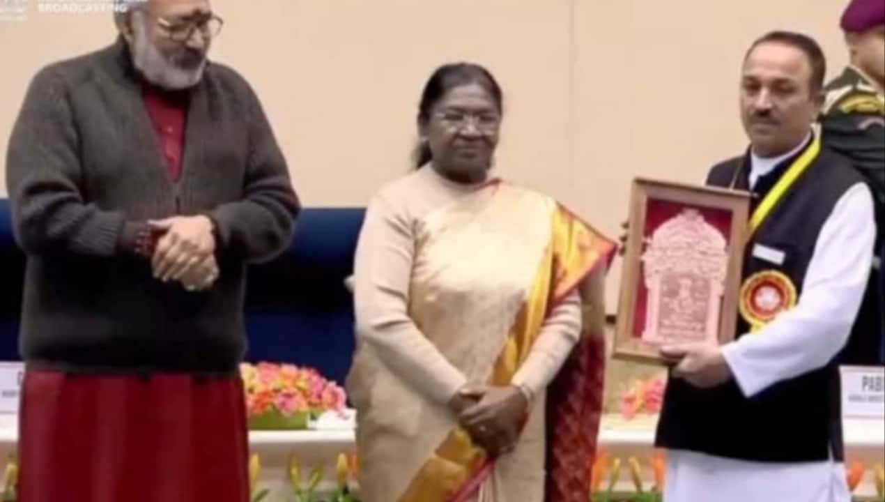 Kashmir weavers win national handloom awards for exquisite kani shawls