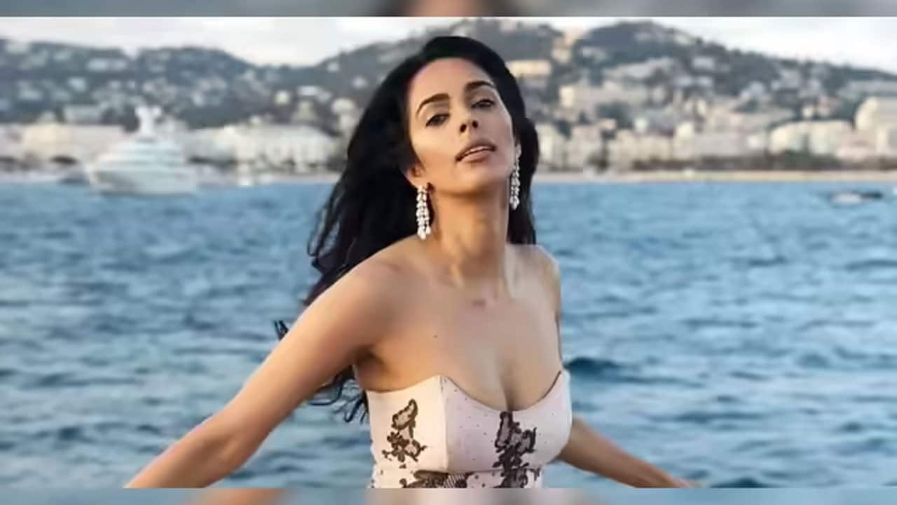 Mallika Sherawat claims Tom Cruise has a crush on her, says 'I'm not lying...'