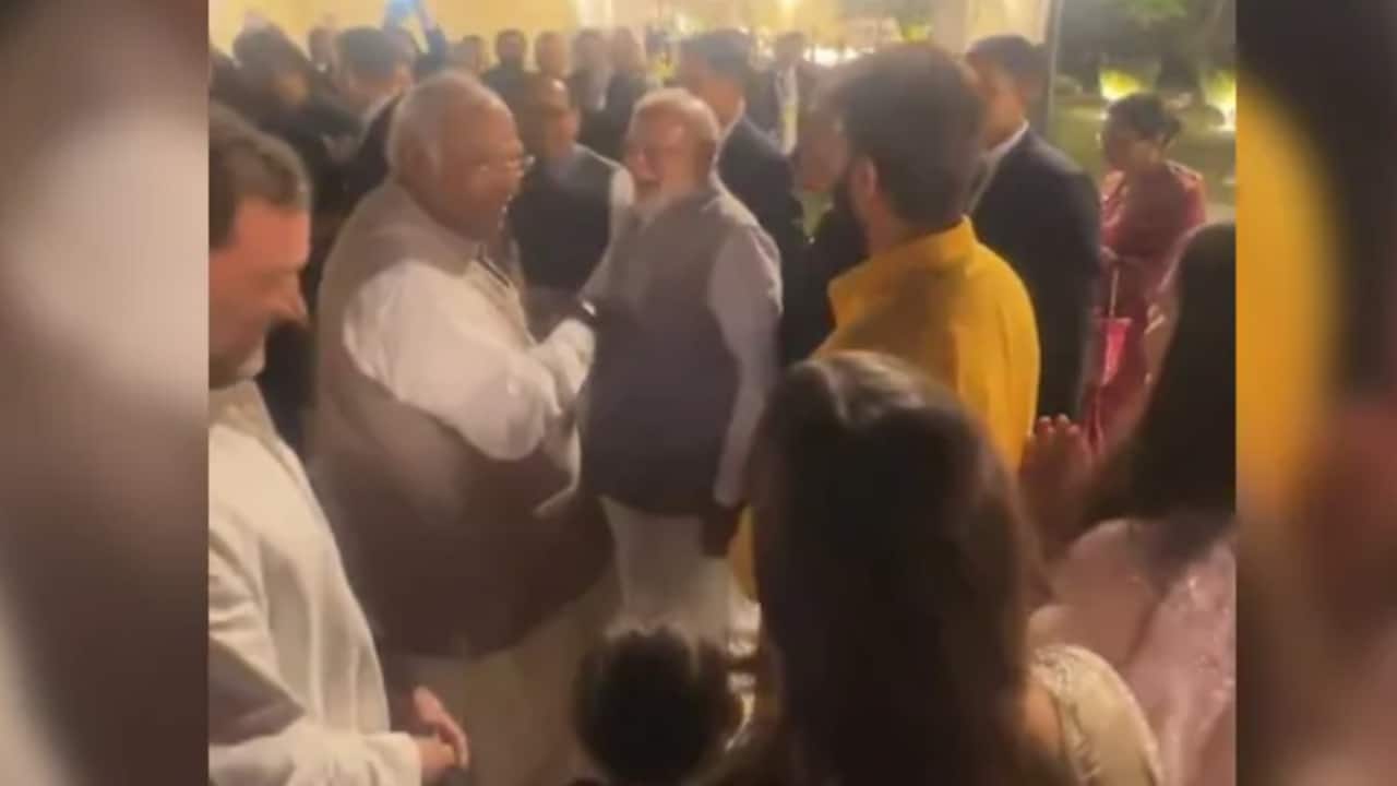 `Thoda badal gaye ho`: PM Modi and Mallikarjun Kharge exchange banter at Supriya Sule`s daughter`s reception | VIDEO