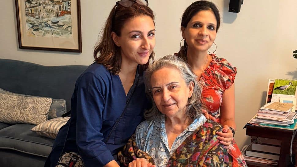 Kareena’s sweet reaction to Soha’s family photo with Sharmila Tagore wins hearts