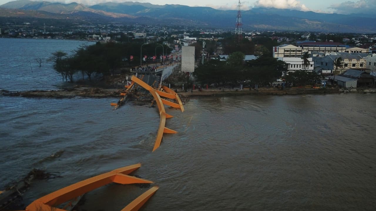 7.4 magnitude earthquake jolts Indonesia; Tsunami warning issued