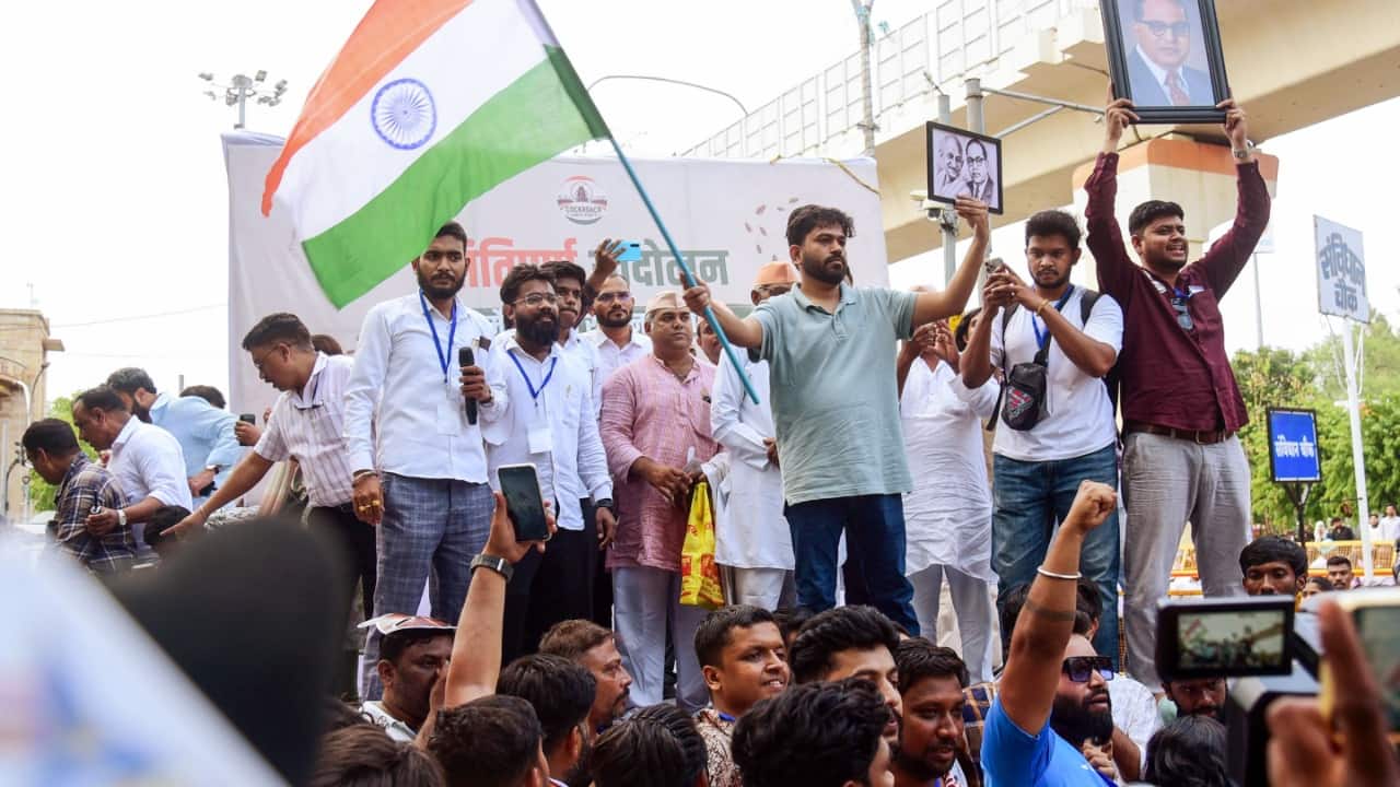 Abhijit Dipke launches `Fix Schools` drive in Hingoli after spotting broken windows covered by Deputy CM`s banner | VIRAL VIDEO