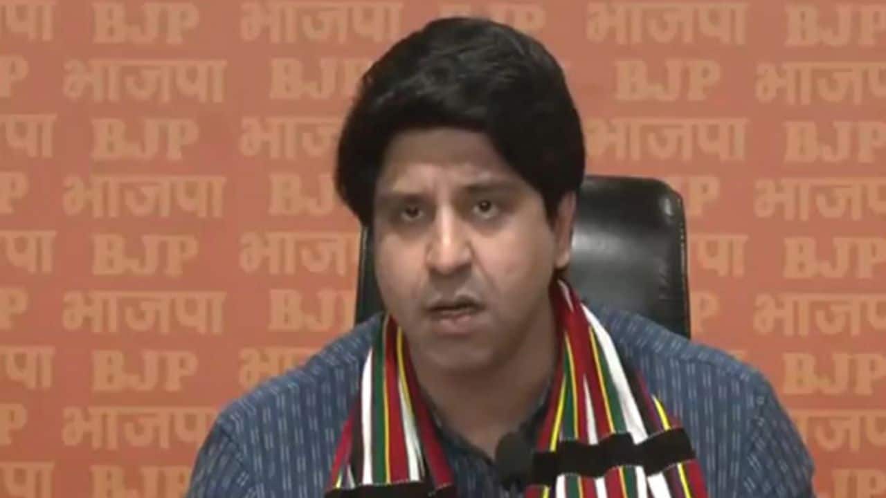 Shehzad Poonawala presses BJP to accept resignation in second letter