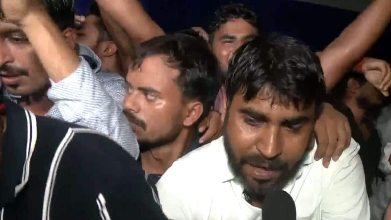 Students end hunger strike after Jharkhand cancels exam but protesters firm on CBI probe