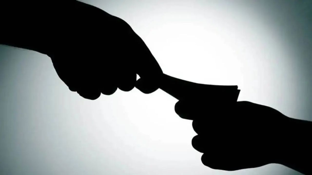 Rs 20 bribe, 30-year court battle: Why Supreme Court acquitted 2 staffers | India News | Zee News