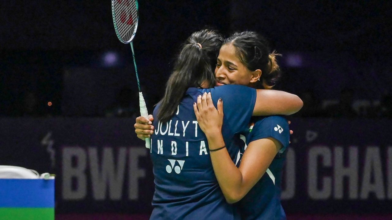 Treesa Jolly-Gayatri Gopichand storm into BWF World championships semifinals, secure India medal Treesa Jolly-Gayatri Gopichand storm into BWF World championships semifinals, secure India medal