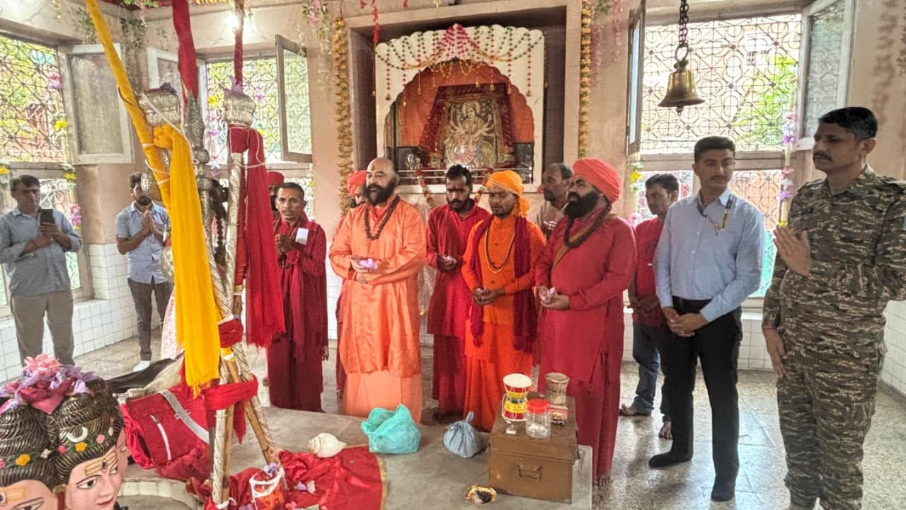Amarnath Yatra 2026: Sacred holy mace sets off from Dashnami Akhada under tight security
