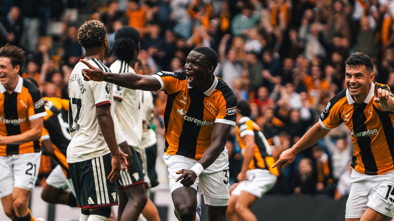 Hull City stun Manchester United 2-0 on Premier League return after decade Hull City stun Manchester United 2-0 on Premier League return after decade