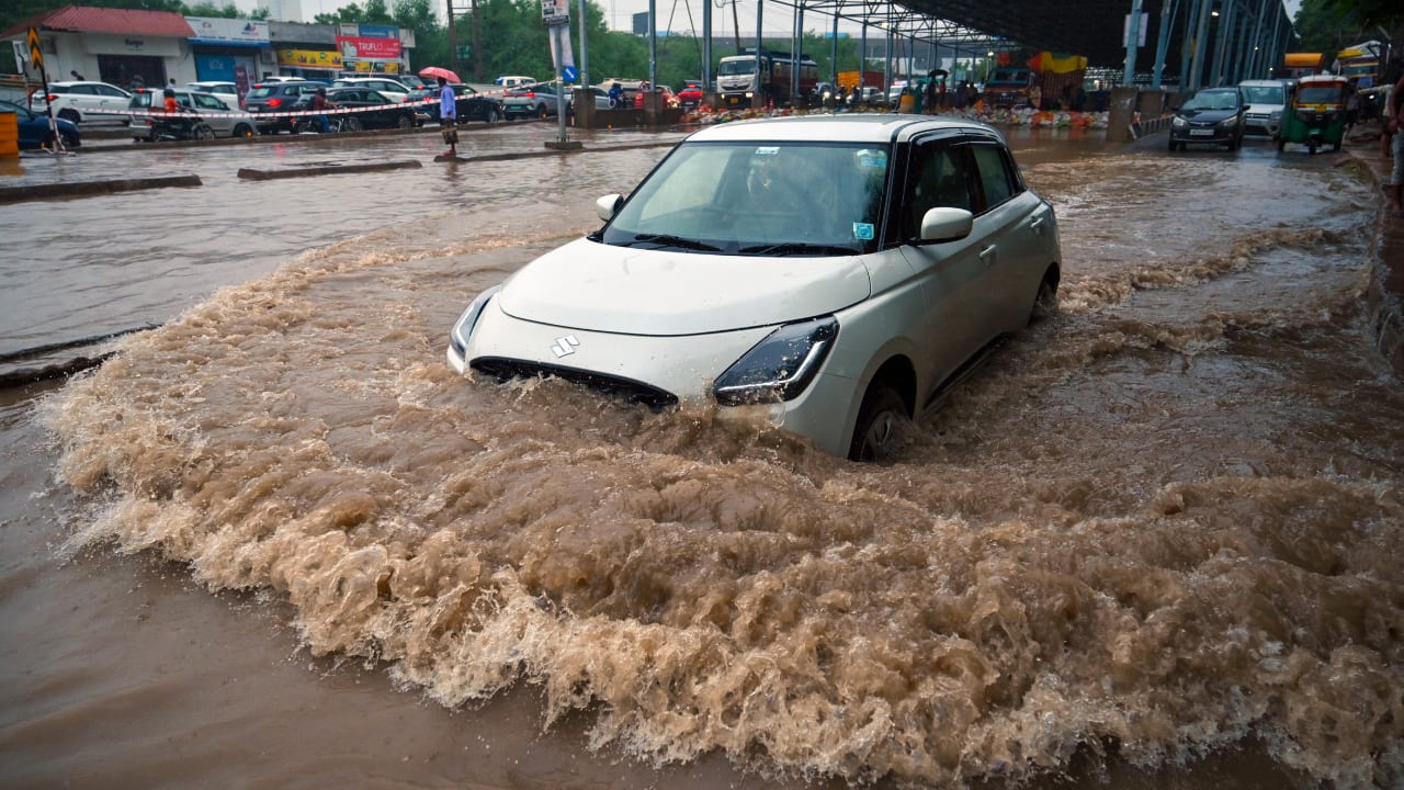 Heavy rain batters Delhi-NCR, flights disrupted; Gurugram issues WFH advisory