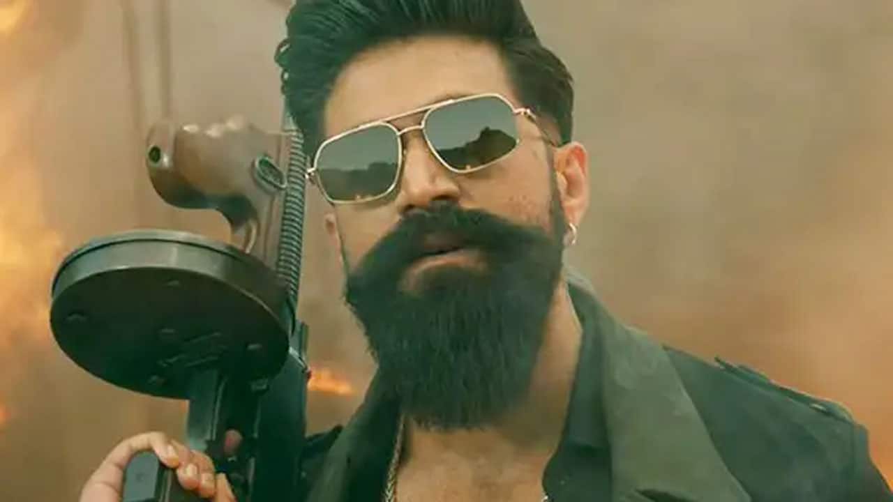 'Toxic' fever grips Karnataka, Hyderabad, Mumbai; houseful shows, fan celebrations in Raichur, Chitradurga