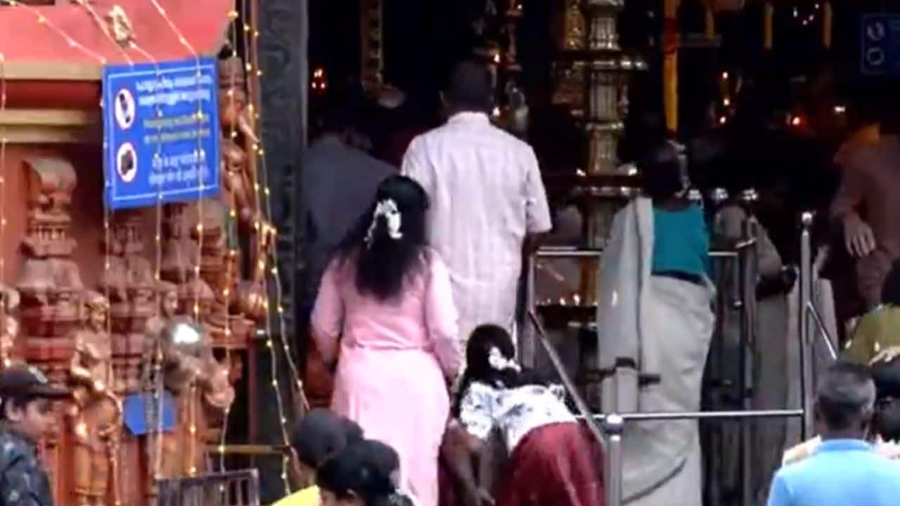 Thiruvonam 2026: Massive devotee rush at Pazhavangaadi Ganapathy Temple amid grand onam celebrations