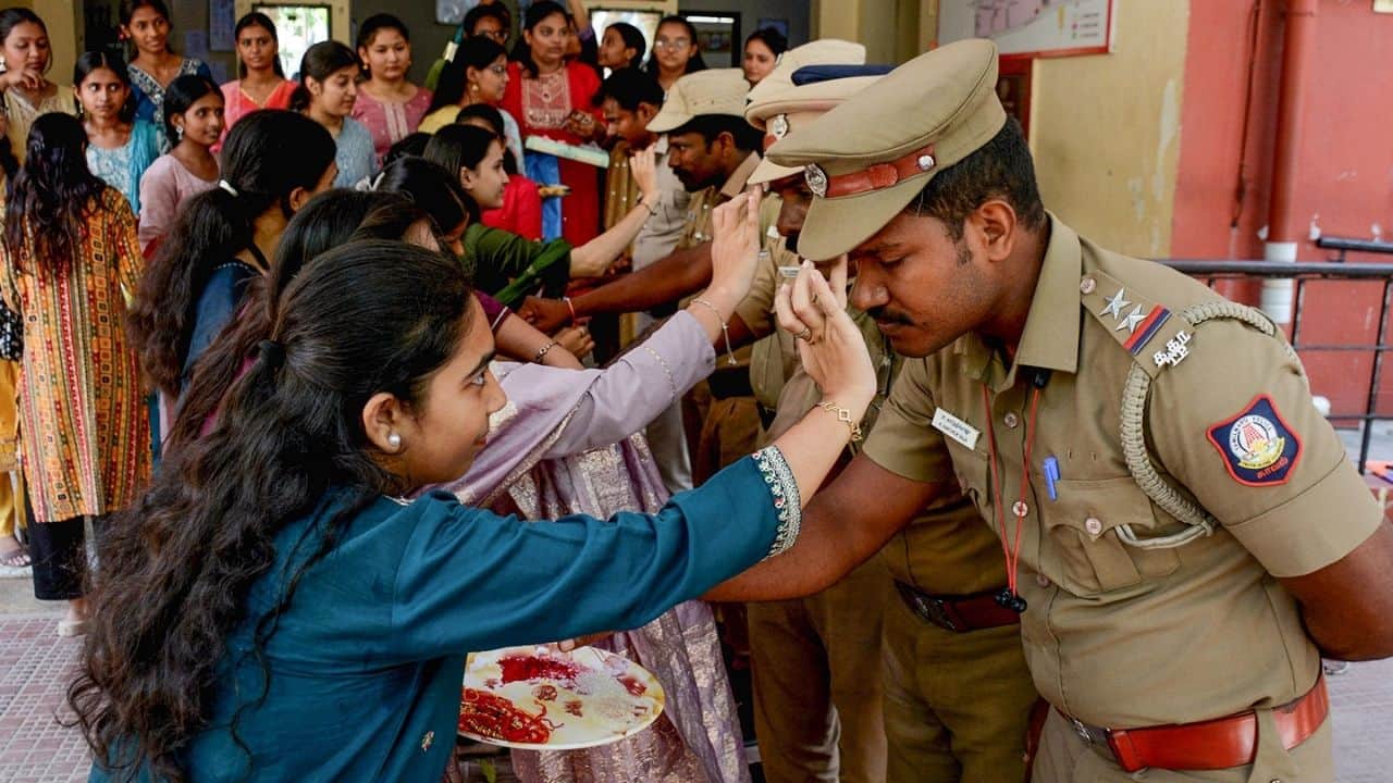 Raksha Bandhan 2026: PM Narendra Modi, Amit Shah and President Murmu extend heartfelt wishes
