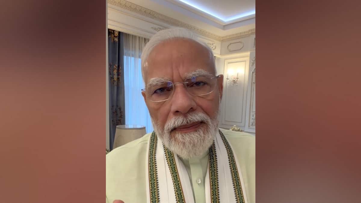 PM Modi lauds India`s 7.8% GDP growth; revives swadeshi pitch