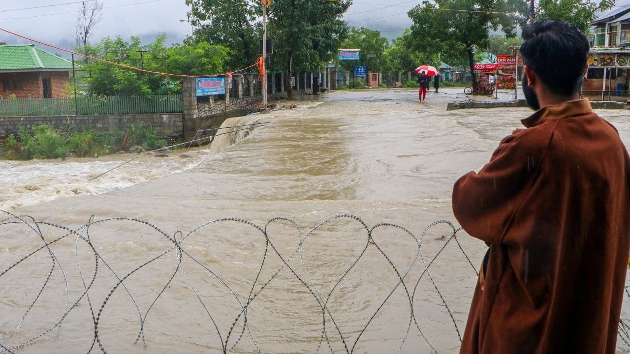 Heavy rains trigger flash-flood conditions in Pahalgam; Lidder river surges, many roads submerged