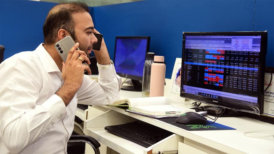 Sensex, Nifty extend losses for 3rd session as oil prices, bond yields weigh on sentiment