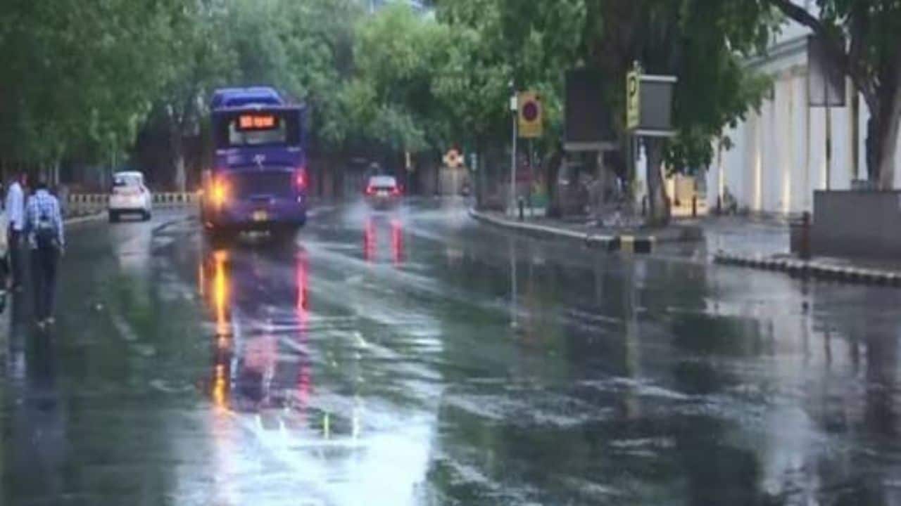IMD issues red alert for heavy rain in Delhi; Noida, Ghaziabad also receive heavy showers