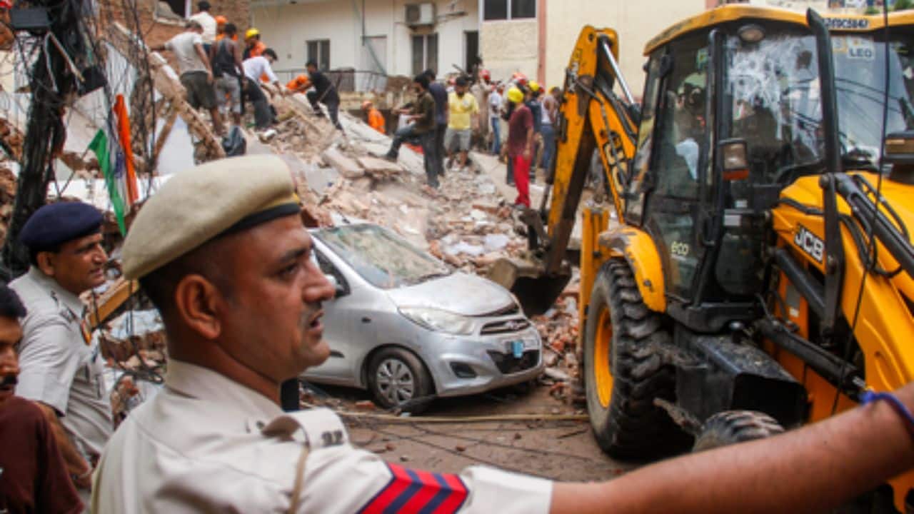 Delhi building collapse: Death toll rises to 7 in Satya Niketan; Delhi HC to hear PIL