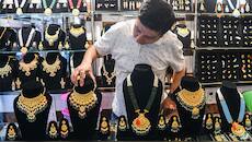 Gold slips lower as US inflation raises Fed rate hike odds
