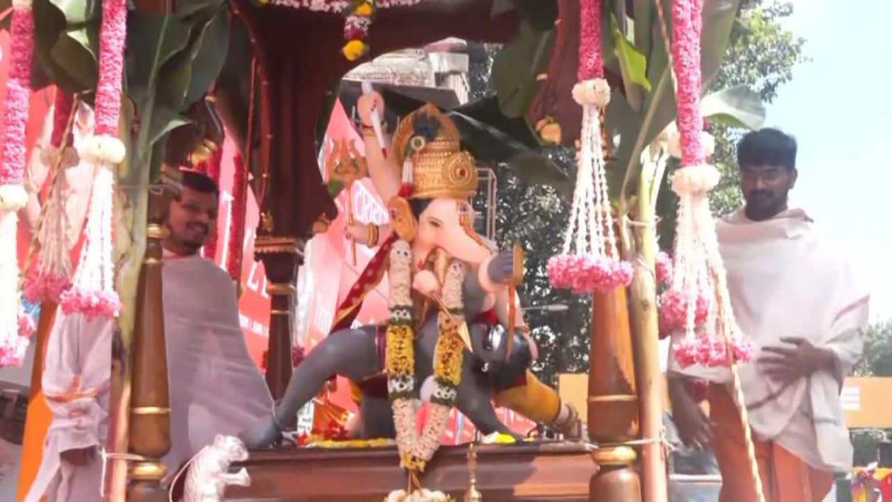 Ganesh Chaturthi 2026: Devotees gather in large numbers at Shreemant Dagdusheth Halwai Ganpati mandal for prayers