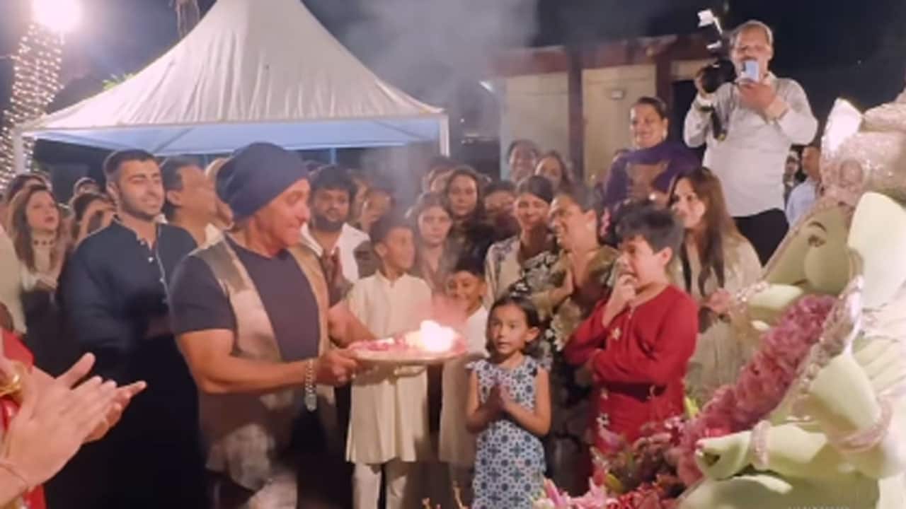 Salman Khan performs Ganpati aarti with family; sister Arpita's sweet moment goes viral