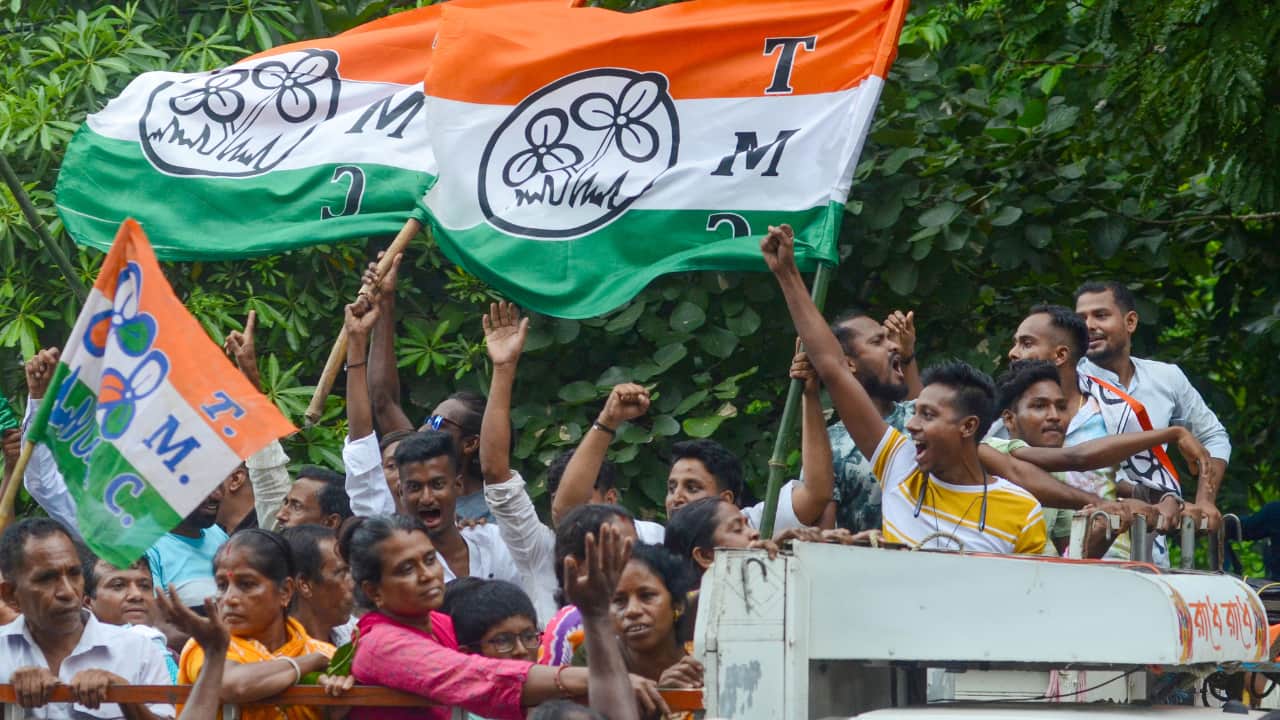 Huge blow to Mamata Banerjee: ECI freezes TMC name and symbol, asks both factions to pick new names
