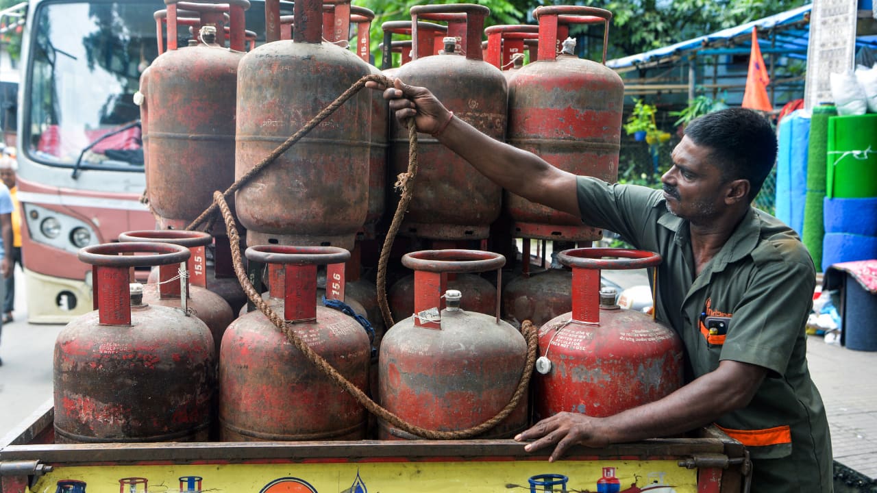 Subsidised LPG refills will require Aadhaar authentication from Oct 1
