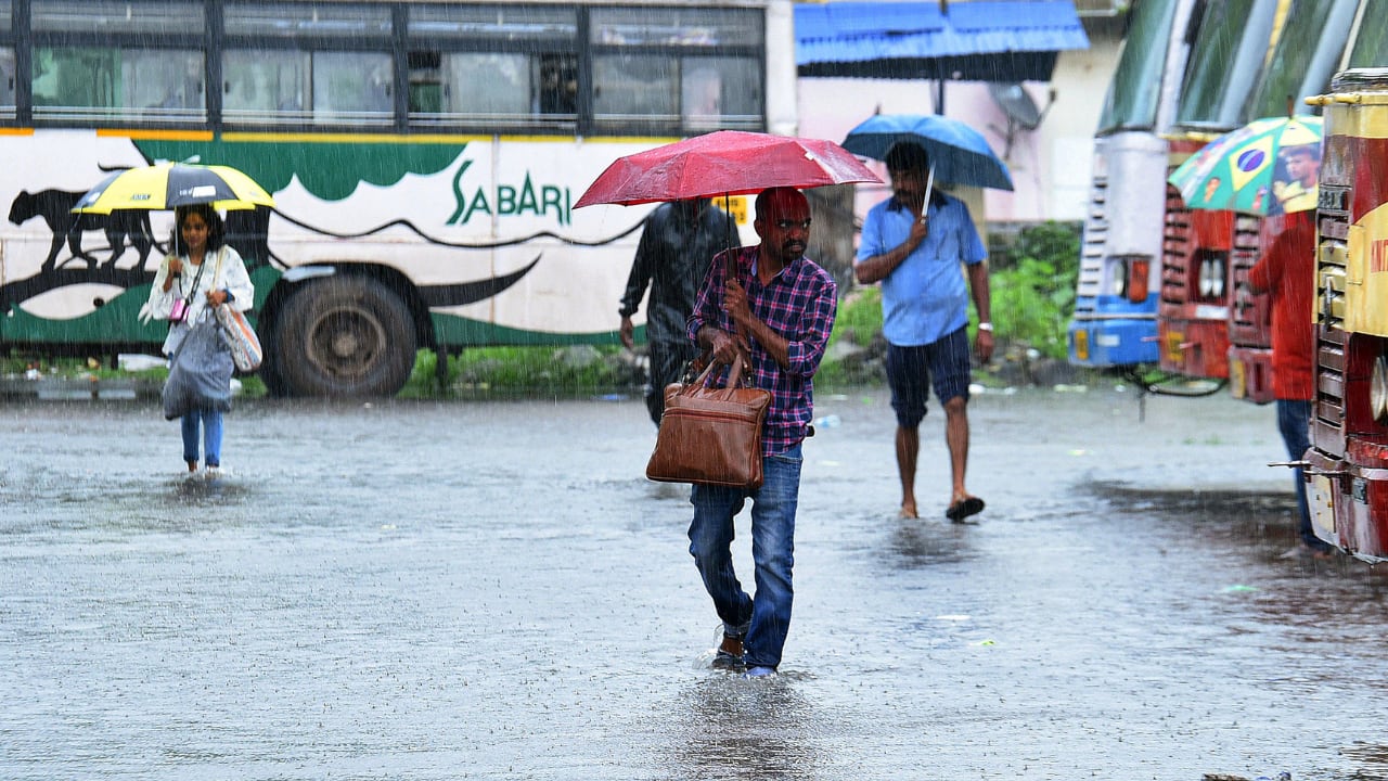 Kerala flash flood: One dead, seven feared swept away in Pookkottumpadam