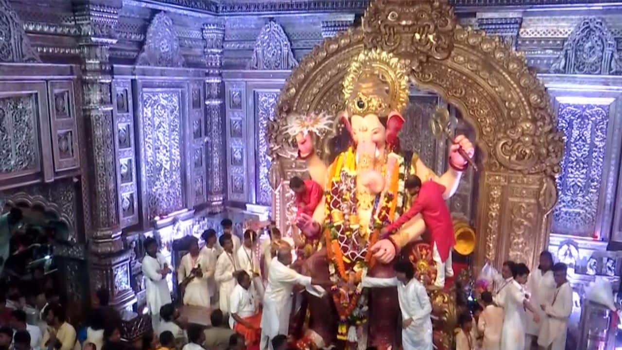 Ganeshotsav 2026: Lakhs of devotees visit Lalbaugcha Raja on Day 8, Bollywood celebs seek blessings