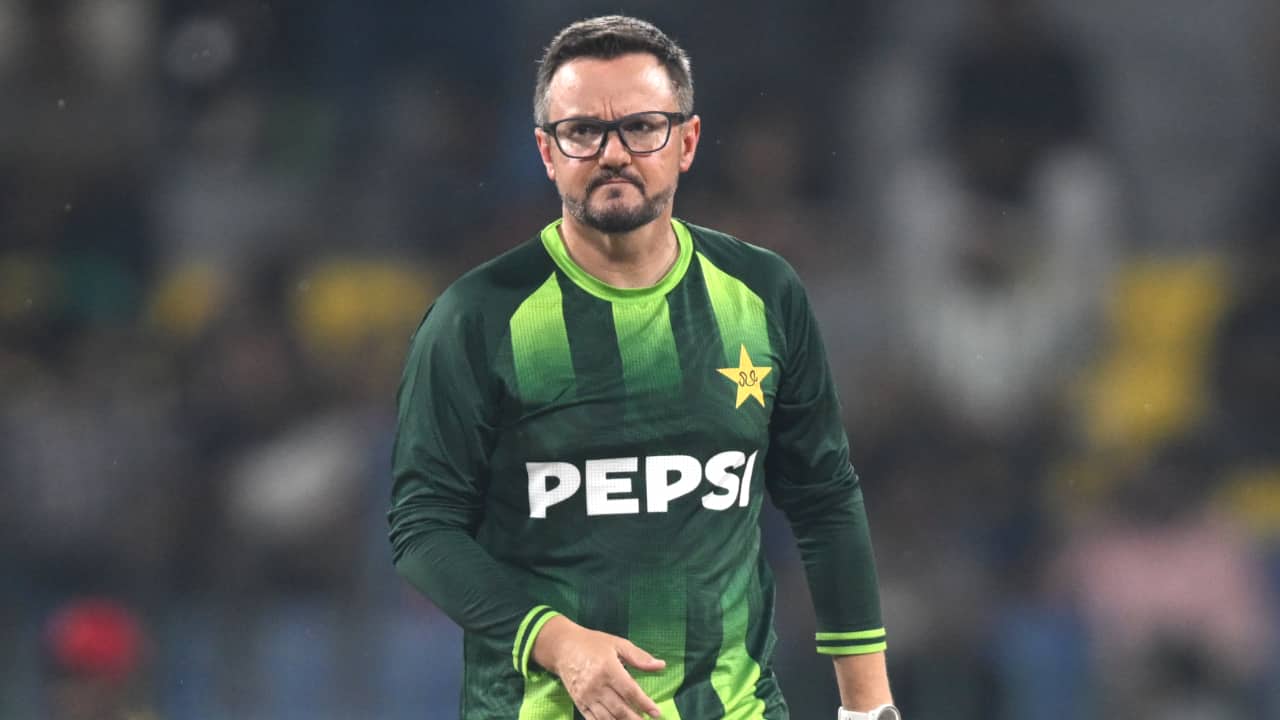 Hesson Says Pakistan Will Pressure India at Asian Games