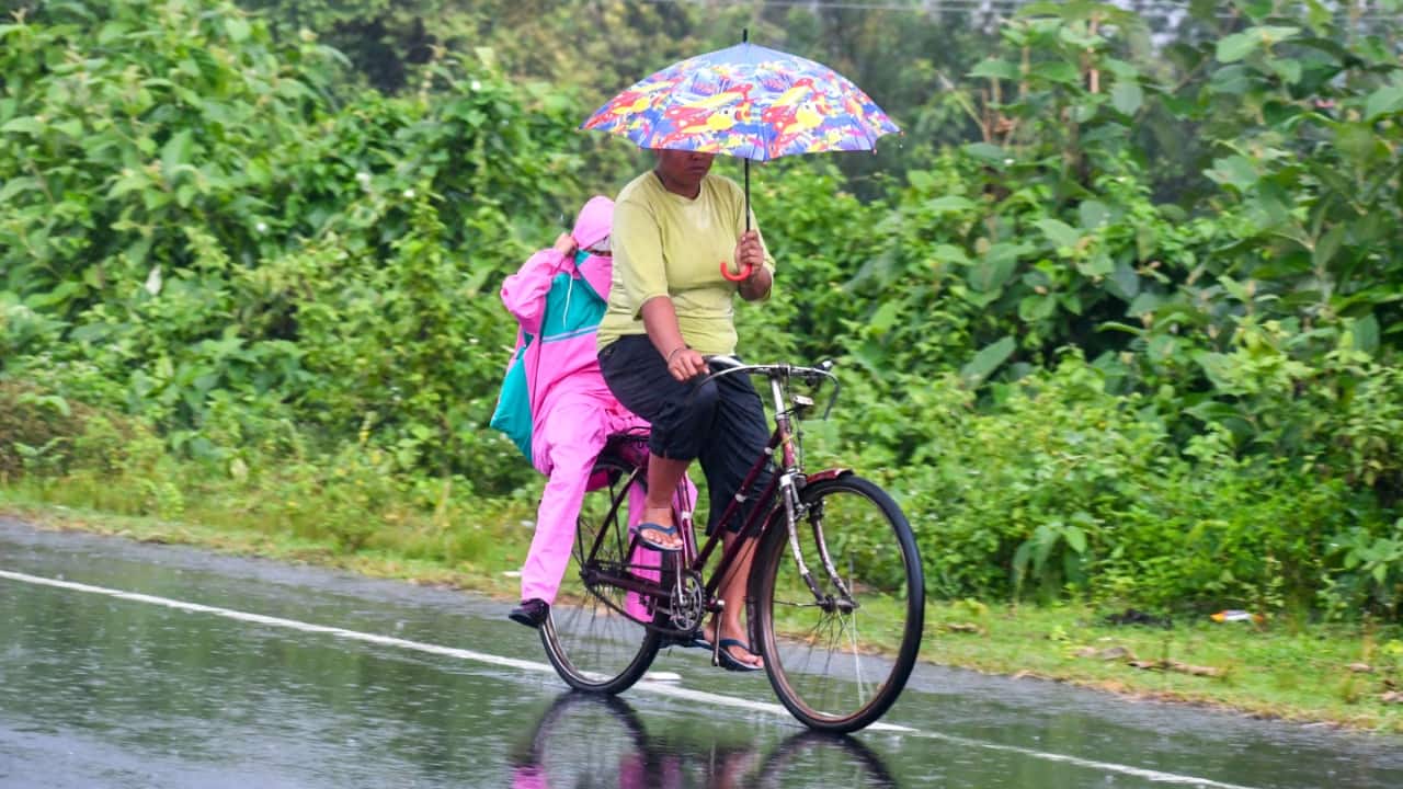Red alert issued as rising Gandak and Kosi waters test flood defenses in Nepal and Bihar border