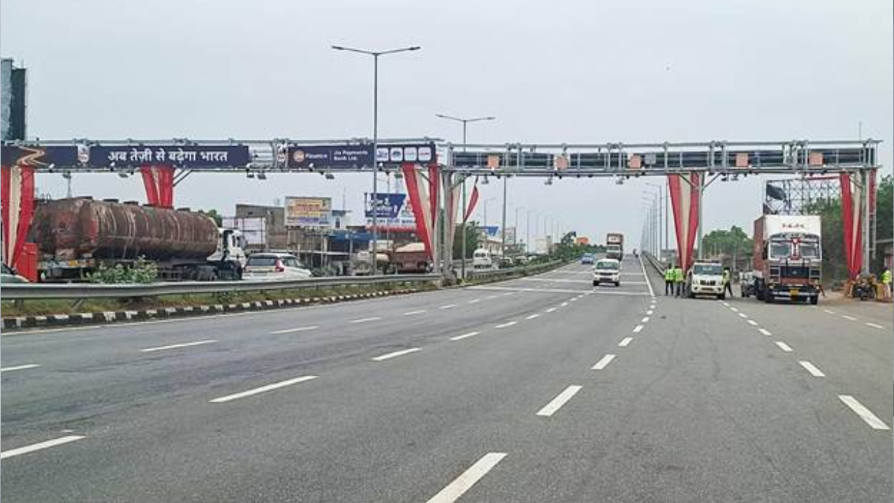 FASTag Annual Pass hits 1-crore milestone: Govt FASTag Annual Pass hits 1-crore milestone: Govt