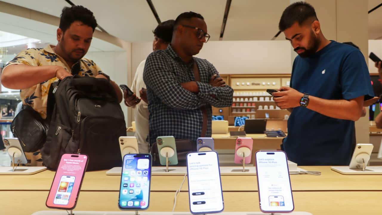 Avg smartphone price rise 16% in H1 of 2026, driven by higher memory component costs and falling rupee