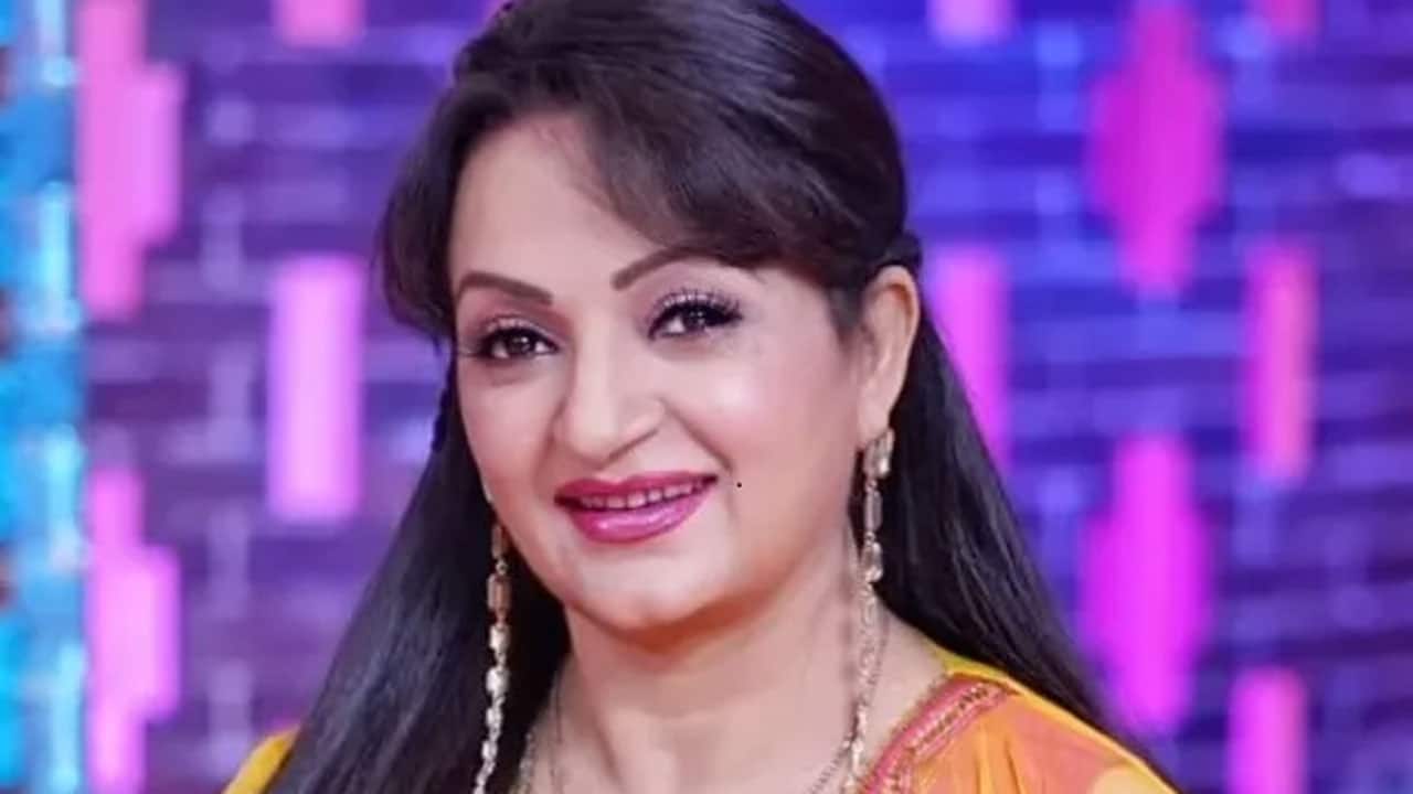 Upasana Singh alleges Poonam Dhillon issued her show-cause notice for supporting Ranveer Singh amid Don 3 row