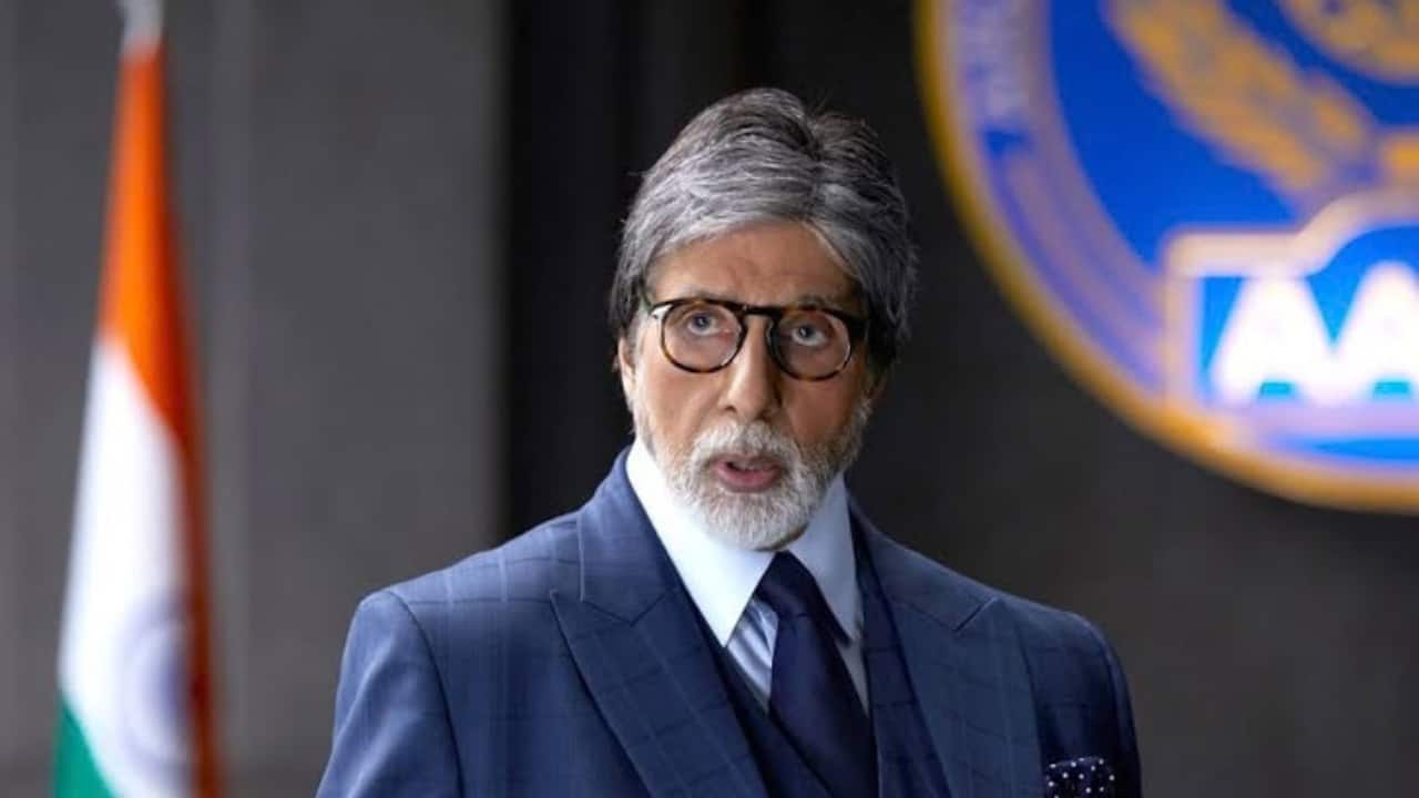 Amitabh Bachchan suffers knee injury on Kaun Banega Crorepati 18 sets