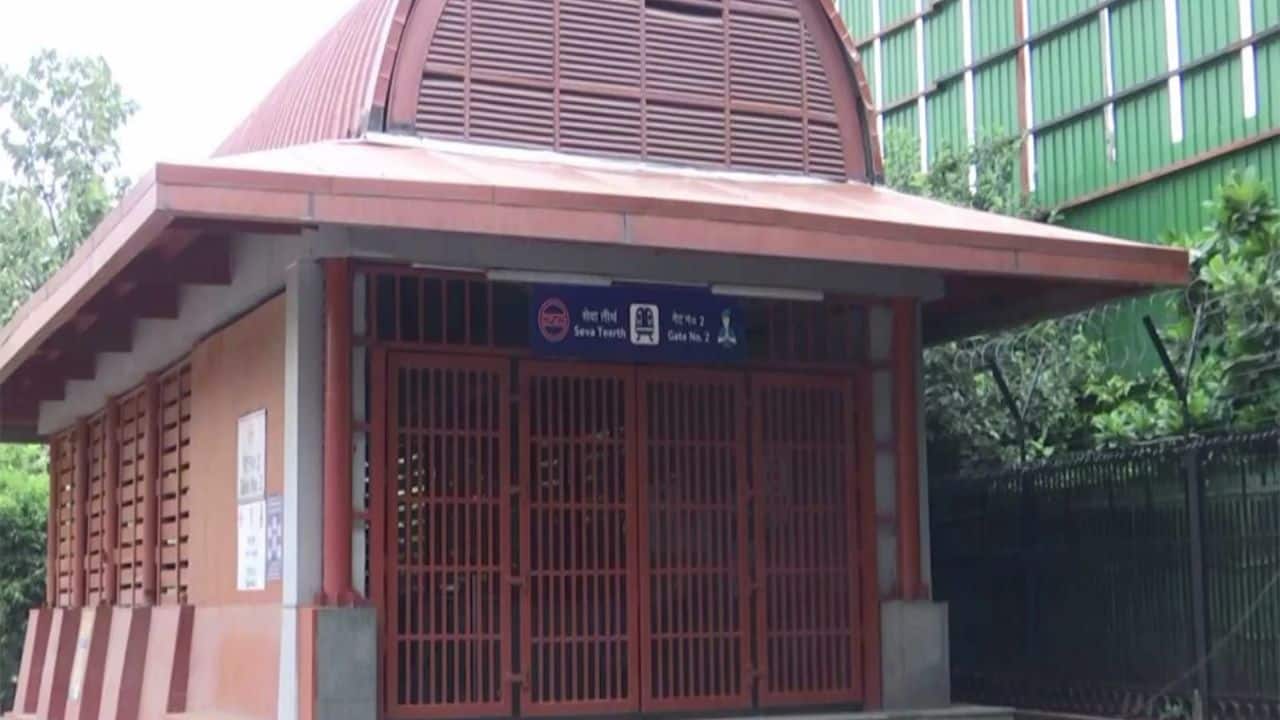 Delhi metro shuts entry, exit at 11 stations amid security concerns over Jantar Mantar protests