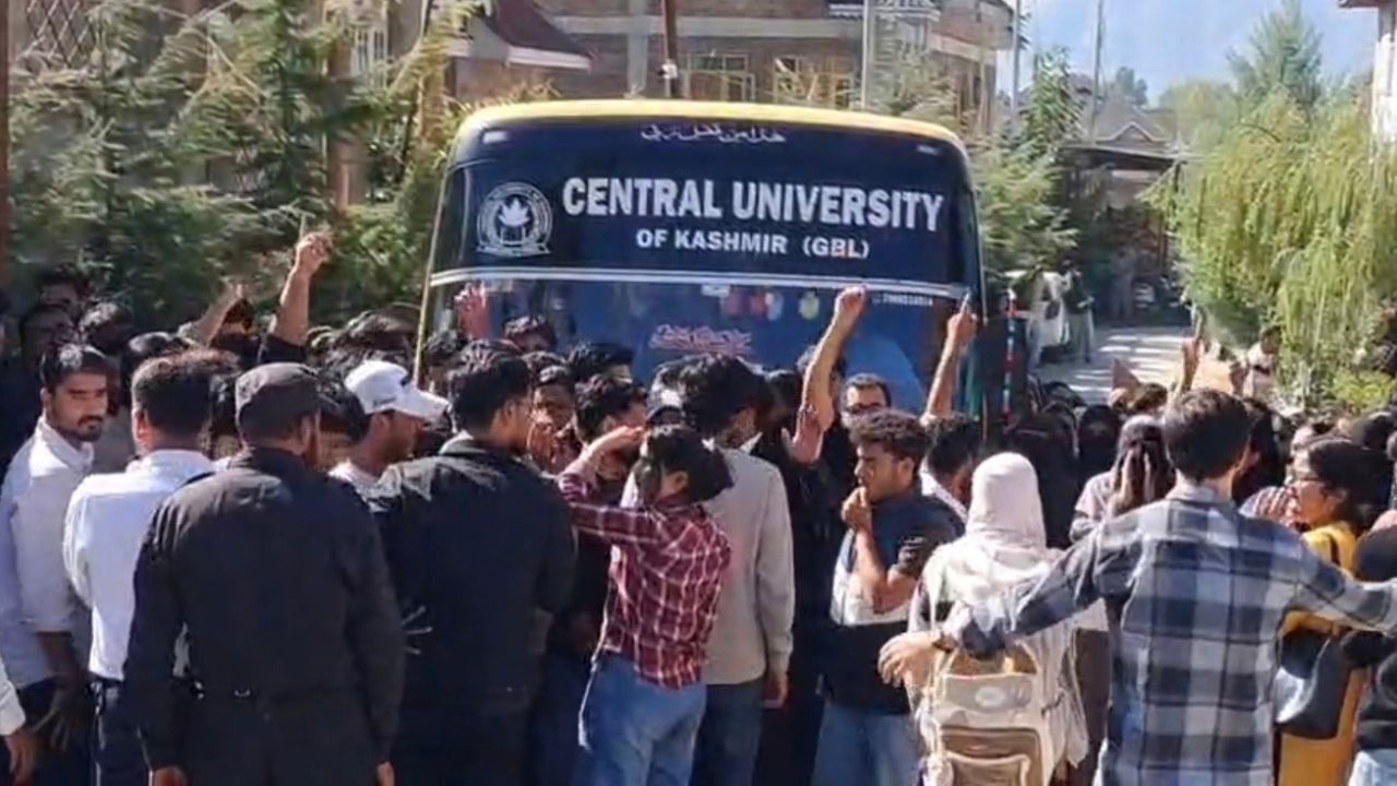 CUK suspends Chemistry HoD after students protest over sexual harassment allegations; inquiry ordered CUK suspends Chemistry HoD after students protest over sexual harassment allegations; inquiry ordered