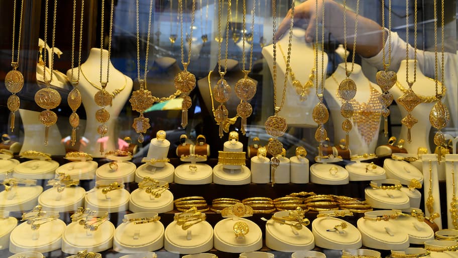 Gold rates remains stable on Oct 04: Check Prices in Delhi, Mumbai, and ...
