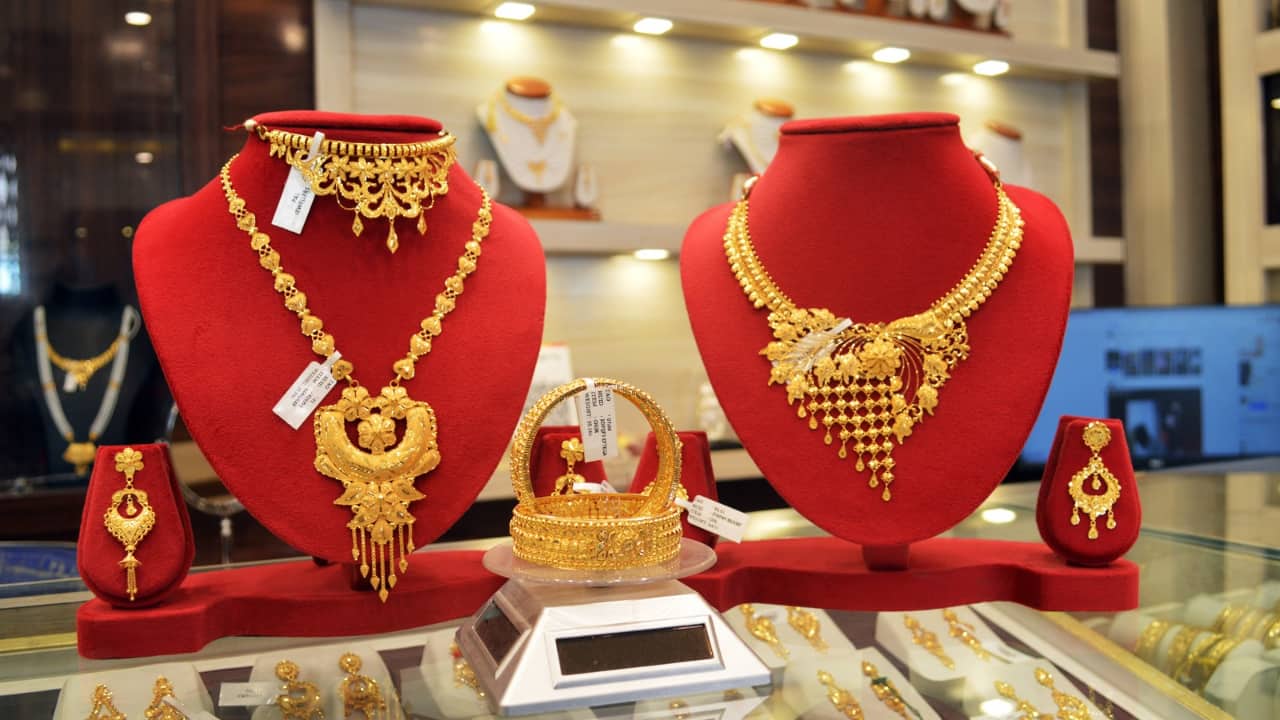 Gold surges on Oct 09: Check Prices in Delhi, Mumbai, and other cities