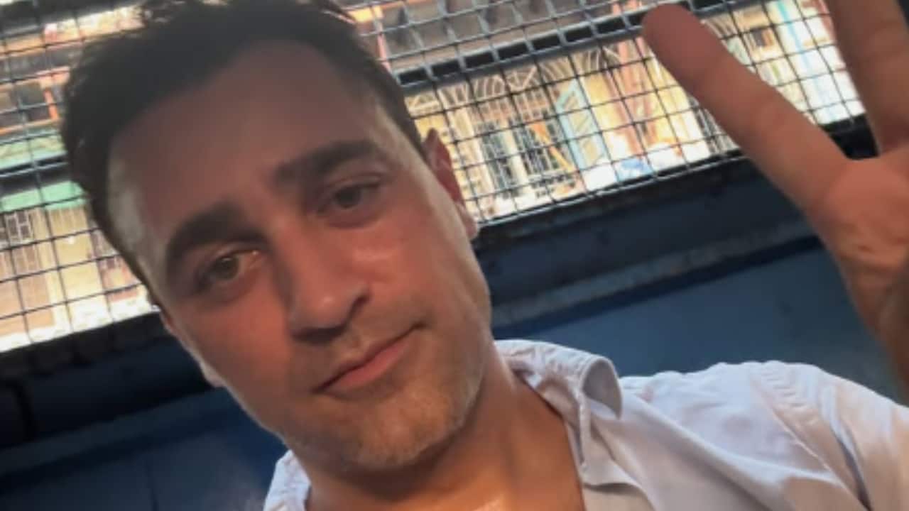 Actor Imran Khan detained by Mumbai police at CJP protest site