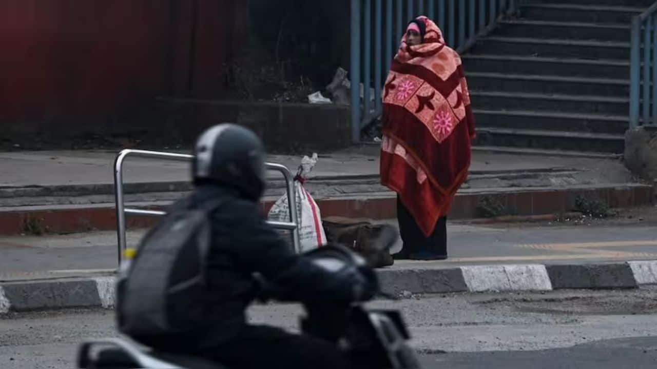 Winter knocking early? Rain forecast in plains, early snow in Kashmir – what it means for Delhi-NCR, UP & Bihar