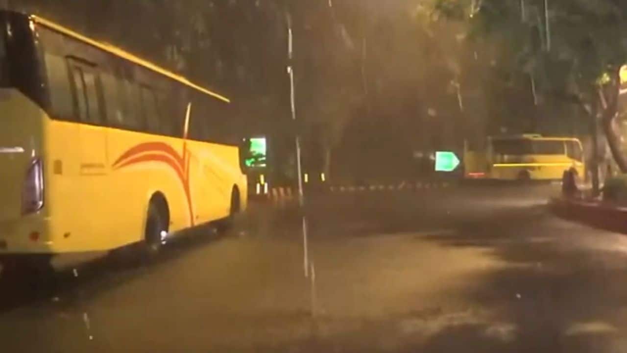 Delhi-NCR wakes up to heavy rain, thunderstorms; IMD issues red alert