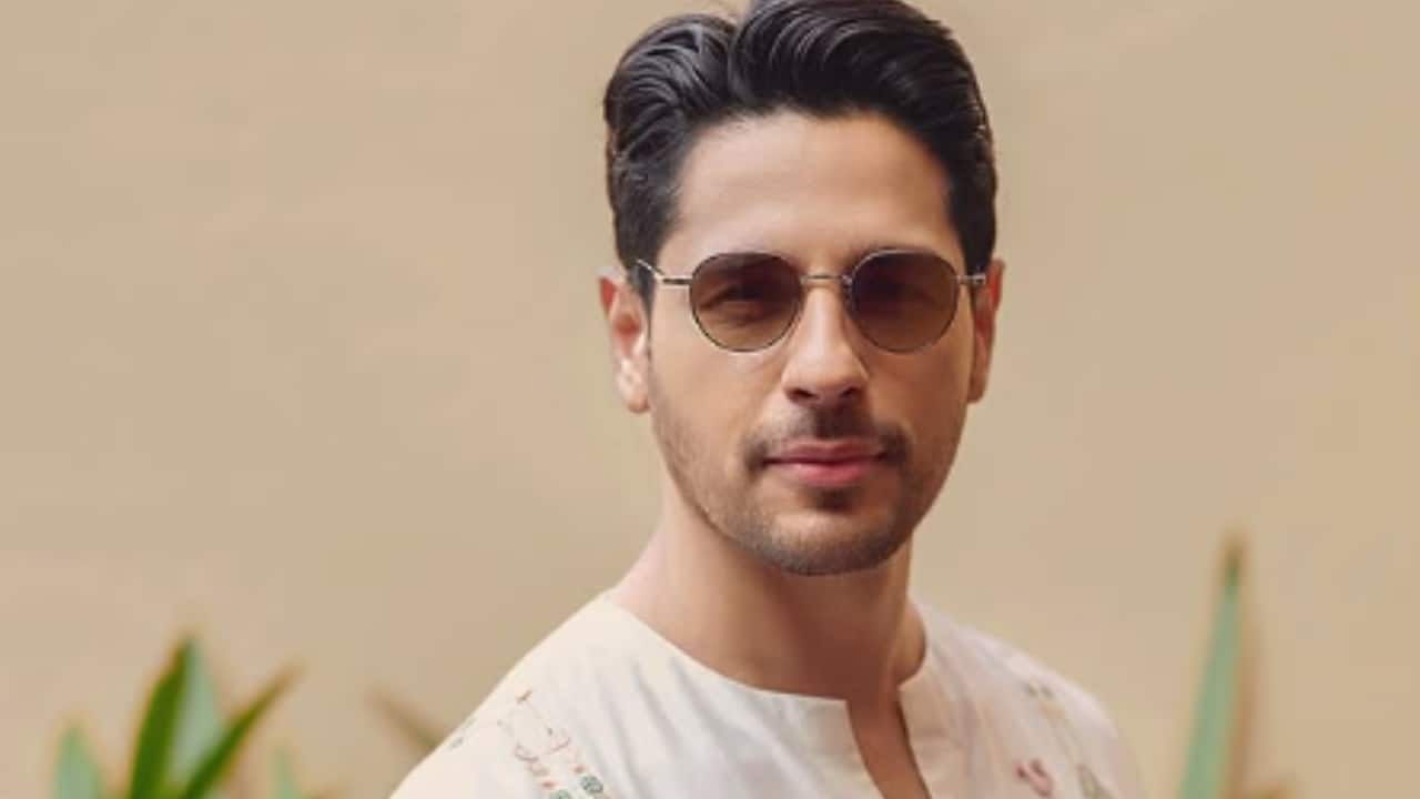 Sidharth Malhotra suffers leg injury, shares picture wearing medical walking boot