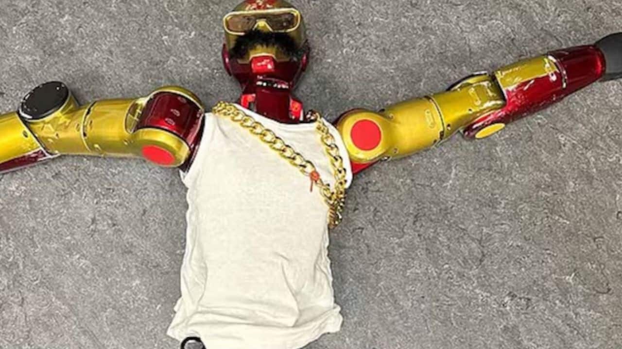 German Police Probe Robot Groping of Teen in Cologne