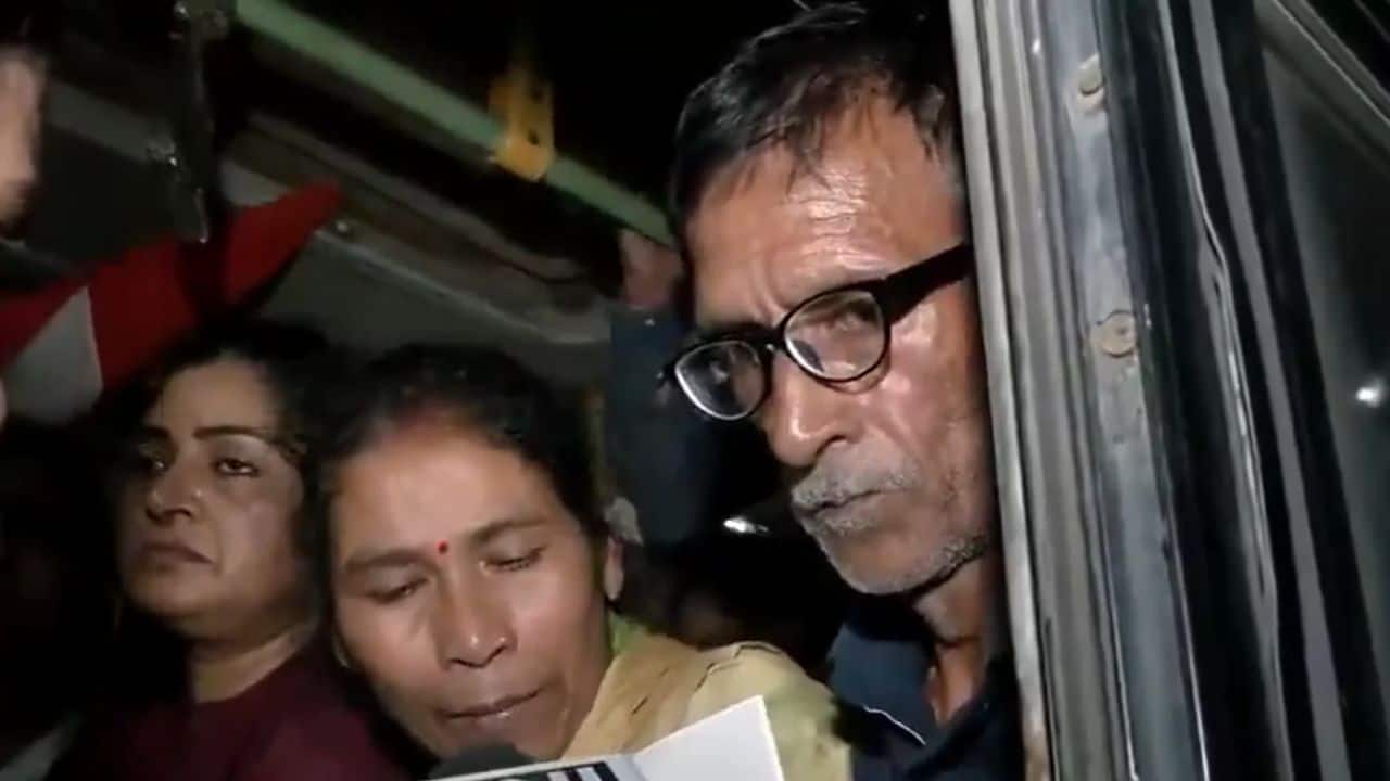 Ankita Bhandari`s parents, Oppn leaders detained amid protest at India Gate; Congress alleges police manhandled protesters