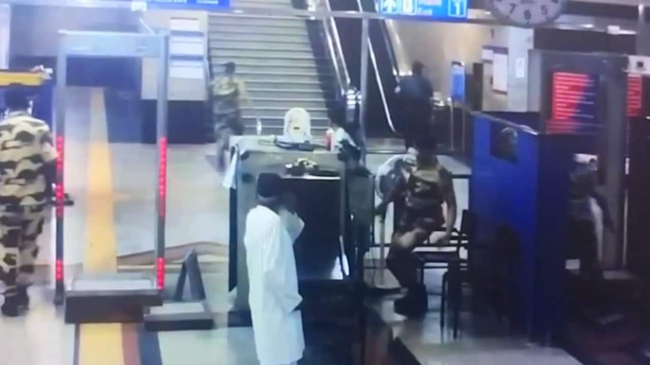 Delhi: Passenger held at Jama Masjid metro station after trying to flee during security check