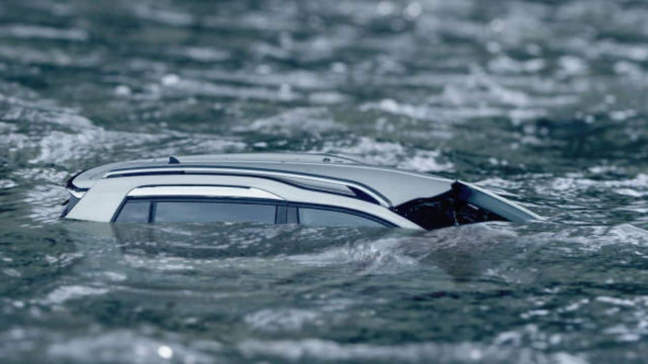 Karnataka: Couple, 4 year-old daughter die as car falls into lake in Kodagu