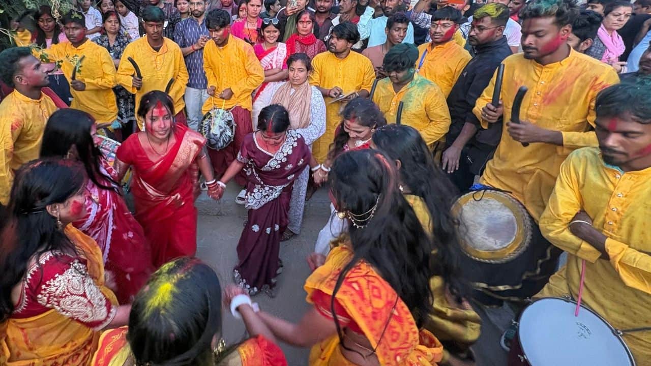 After decades, Durga Puja procession returns to Srinagar`s Lal Chowk