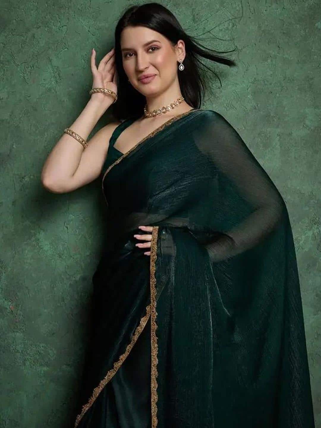 Vragi Beads And Stones Chiffon Saree