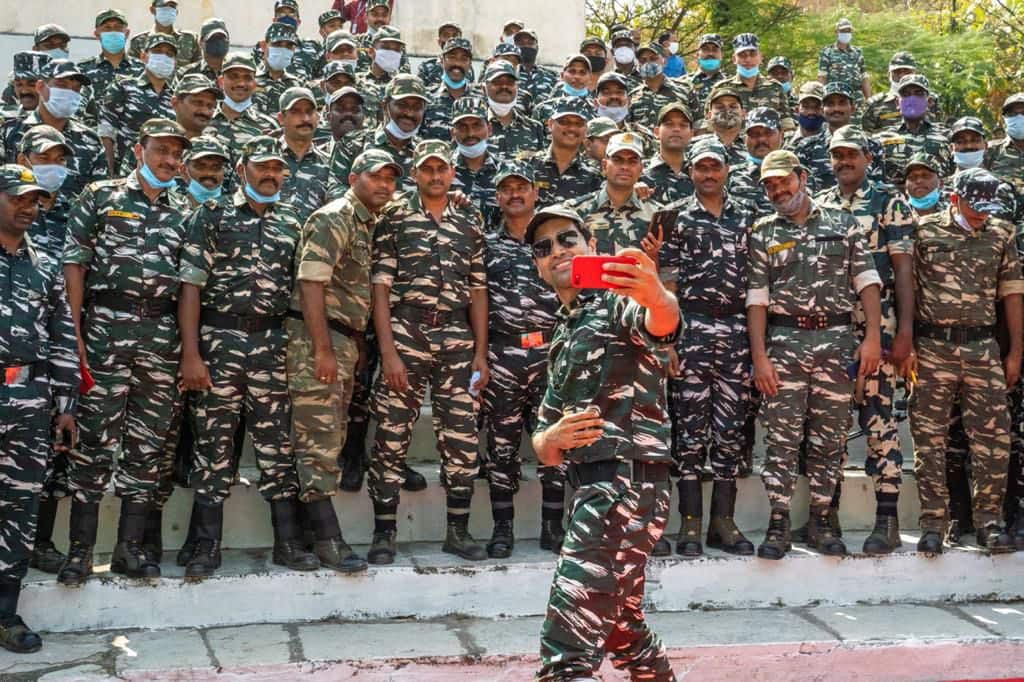 Adivi Sesh, on-screen Major Sandeep Unnikrishnan celebrates Republic Day  with CRPF Jawans - In Pics | Regional News | Zee News