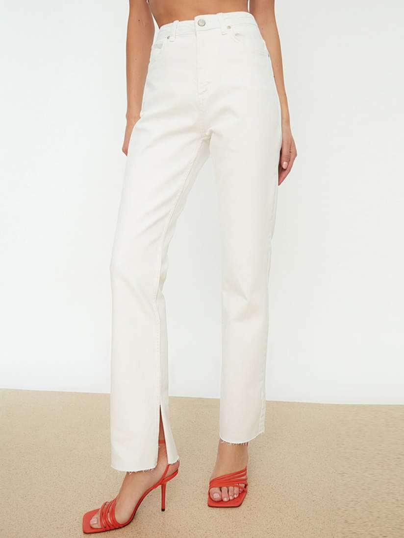 Trendyol Mildly Distressed Jeans